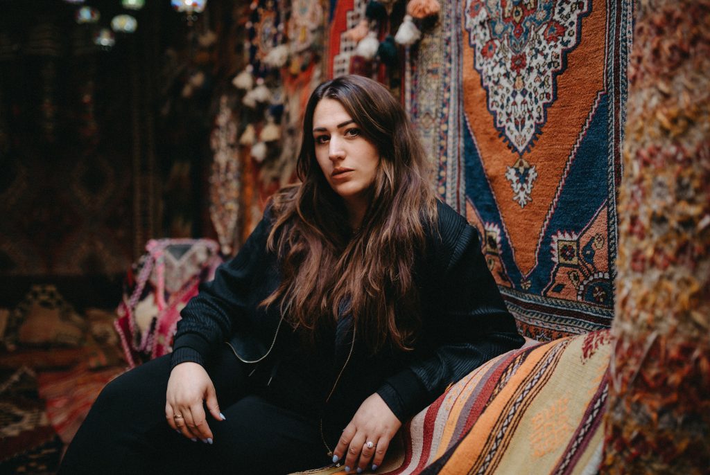 Porträt von Anni Koesters, Fotografin für Hochzeiten, Familien und Paare